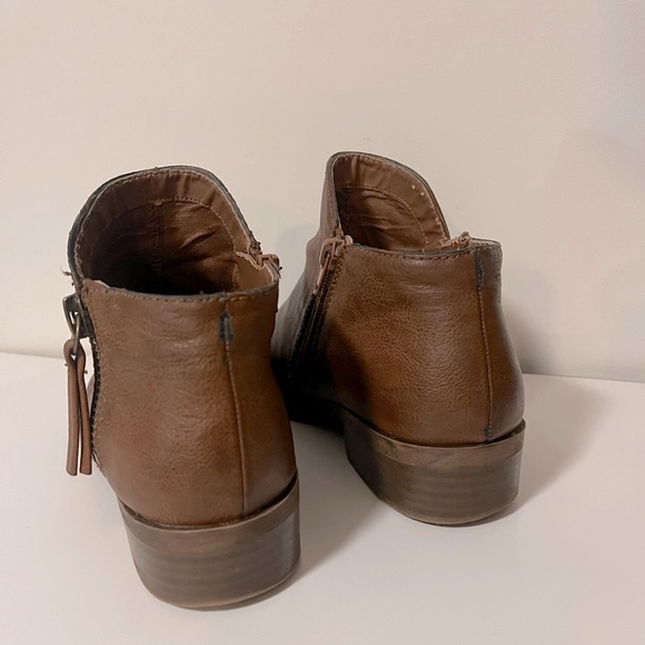 Fergalicious Brown leather ankle boots. Size 8 - Picture 2 of 5